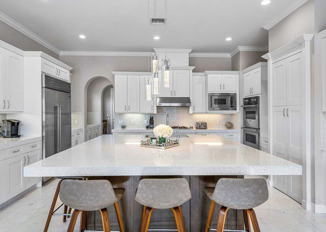 Real Estate genmid.b26025434 16 9