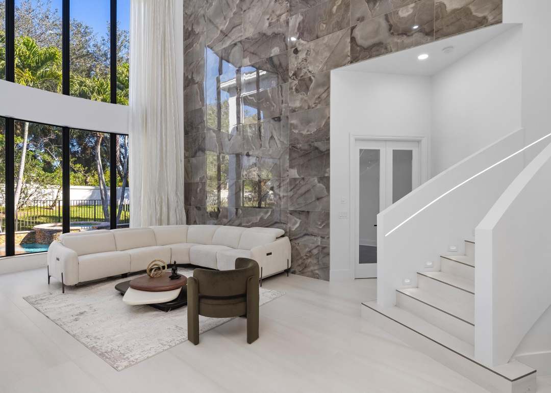 Real Estate genmid.b26027312 14 2