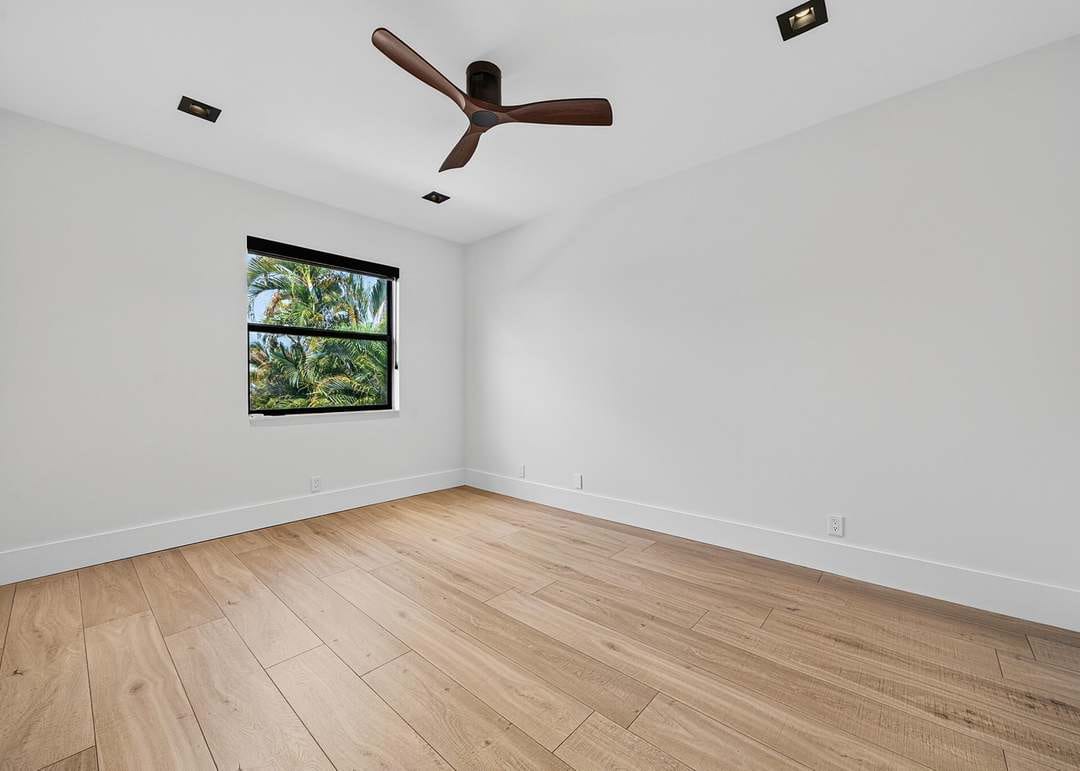 Real Estate genmid.b26031271 33 1