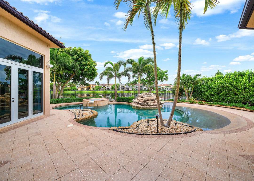 Real Estate genmid.b26037295 49 0